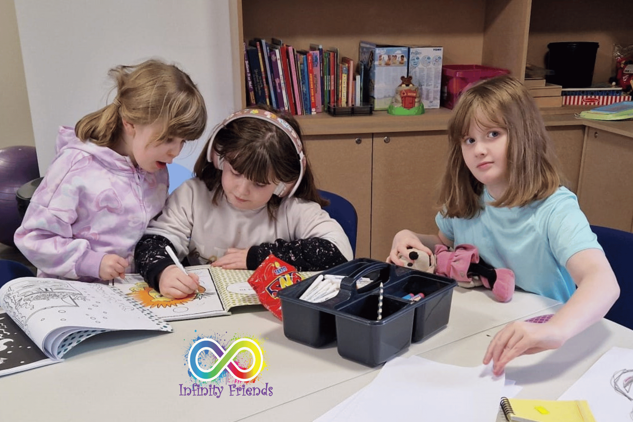 3 girls colouring