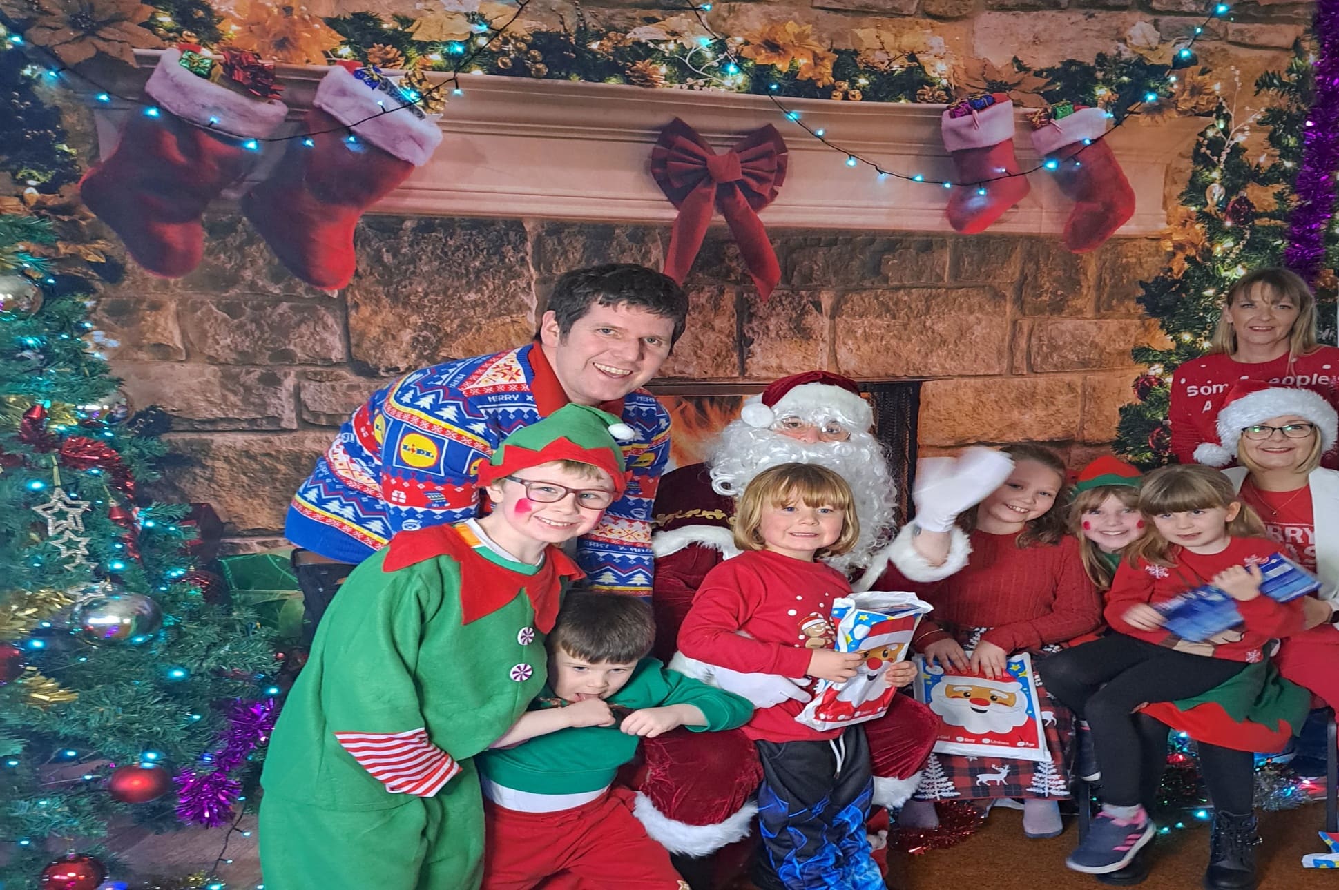 Family Xmas pic Family picture with Santa